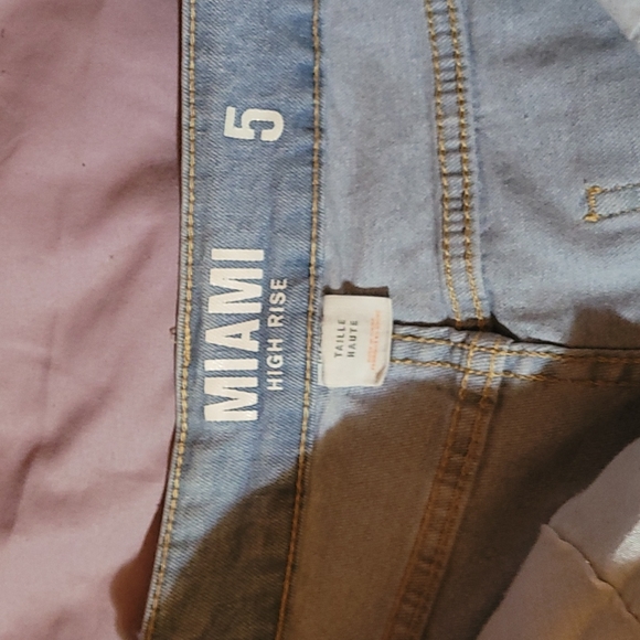 Jean shorts light wash Size 5 ripped look - Picture 4 of 4